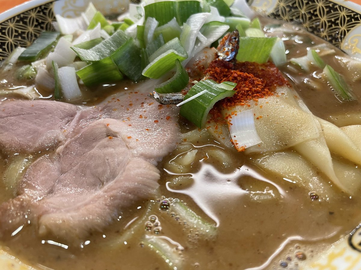 drumgun222's tweet photo. 久しぶりにラーメン屋でラーメン！
煮干しもここまで濃くすると上手いのね！🍜
#凪 #煮干しラーメン #大宮 https://t.co/qbdH7EknaR