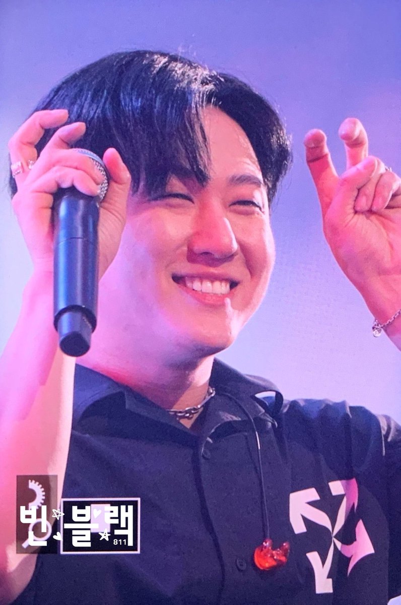 tiny_changbin's tweet image. Whoever created binki ily to the moon