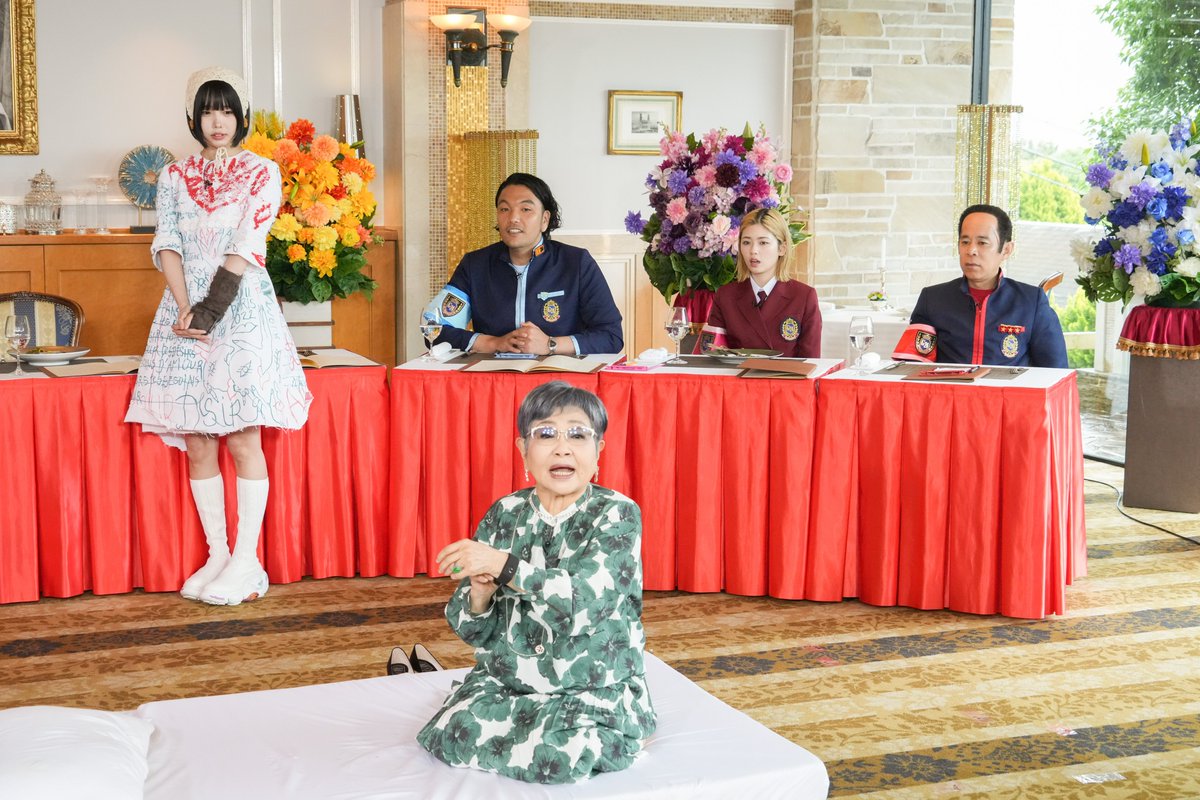 ピン子さんと #あの ちゃんは朝が苦手？☀️ 特殊な目覚ましグッズに大