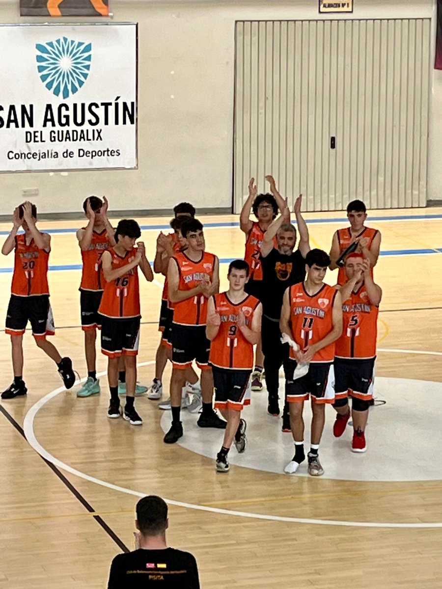 Cesarcoach10's tweet photo. Después de tres años llenos de grandes momentos tanto en categorías senior como de cantera, participando en la formación de todos los equipos desde la tecnificación, llevando  algún que otro Torneo, me toca decir adios al @BaloncestoSAG. Gracias por vuestra confianza. https://t.co/gJm2esbuAl
