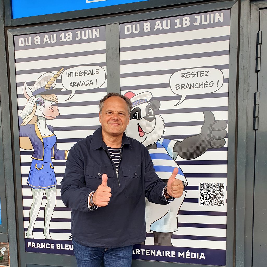 ici_hnormandie's tweet image. J-1 avant l'@ArmadaRouen ⚓️

Comme Pierre [notre très cher Directeur 😉] venez vous prendre en photo avec les mascottes de l'#Armada devant nos locaux et postez-les sur les réseaux sociaux

Des surprises vous attendent !

#SelfiePoint #Armada2023 #Rouen #Normandie