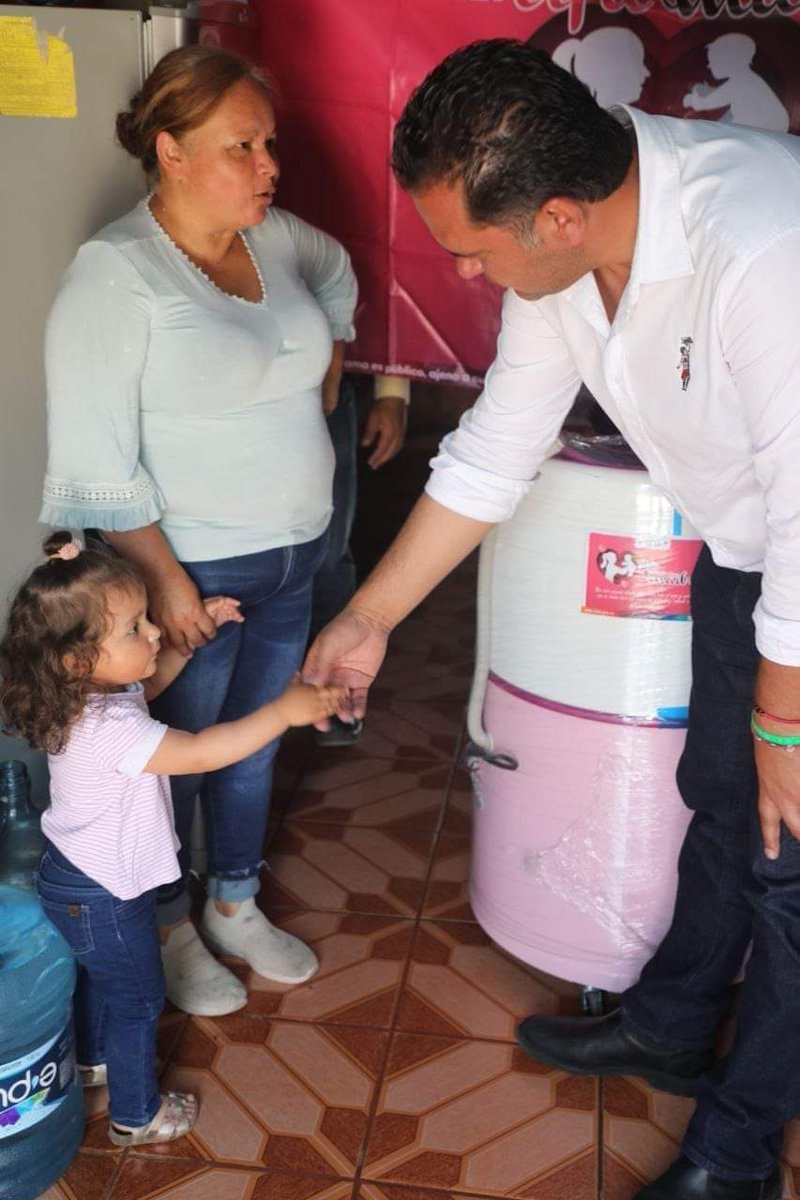 Acabó el #MesdelasMadres y hemos cumplido con entregar los regalos de la #GranRifa hasta la puerta de su casa de las afortunadas ganadoras. ¡Mi reconocimiento a las mamás todo el año!
#JuntosVolamosAlto
#Siénteteorgulloso #colón100años