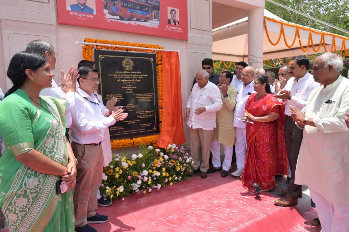 RituSolanki14's tweet image. અમદાવાદને હેરિટેજ લુક વાળું બસ ટર્મિનલ મળ્યું, CM શ્રી @Bhupendrapbjp જીના હસ્તે લાલ દરવાજા બસ ટર્મિનલનું ઉદ્ઘાટન કરવામાં આવ્યું.

#ahmedabad  #busterminal #laldarwaja #heritage