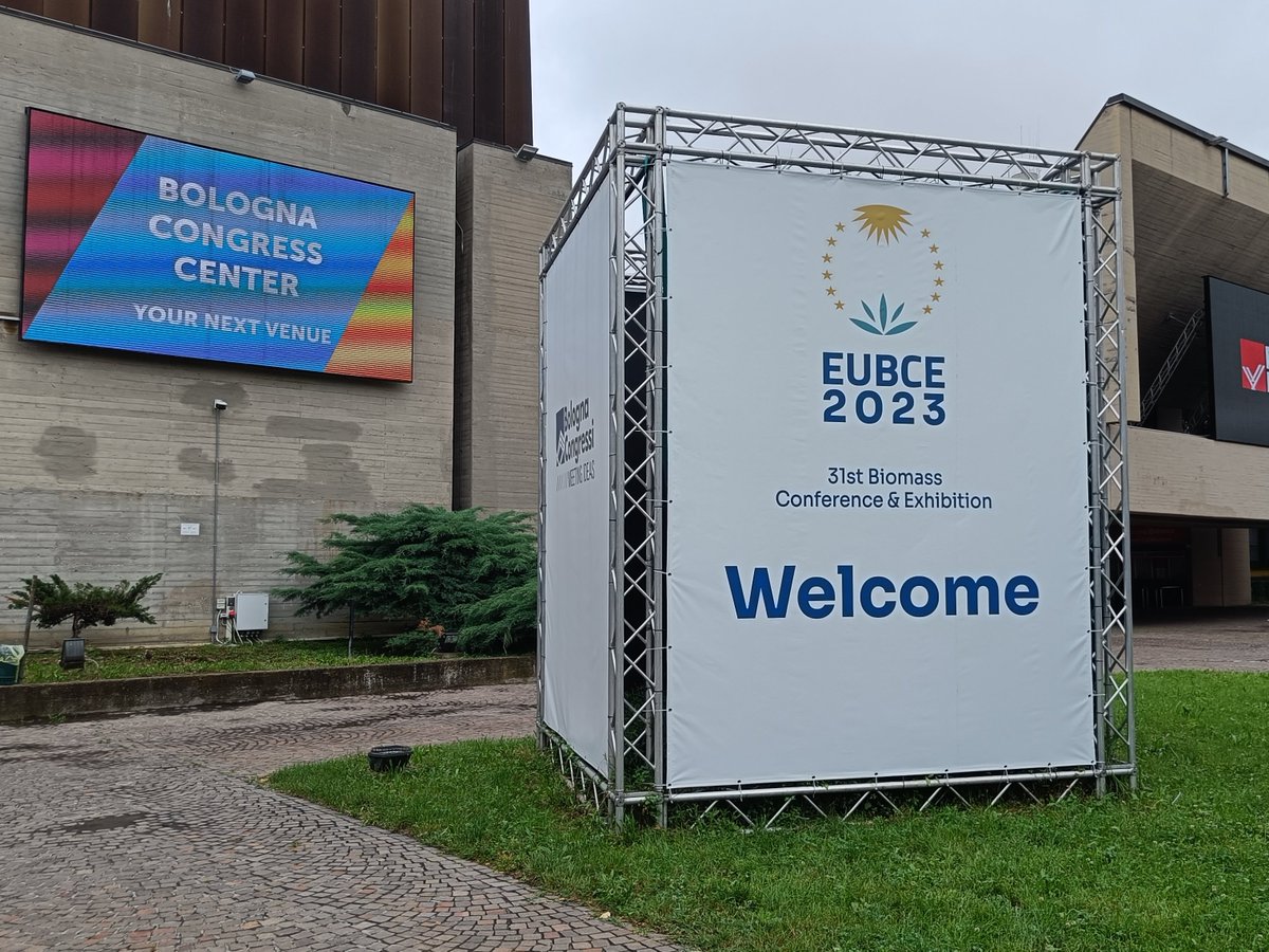 SmartCHP2020's tweet image. We are in Bologna 🇮🇹 this week for @EUBCE 😃

Learn more about our project in the exhibition area, and don&apos;t miss the parallel event this afternoon on #CHP technologies with @BlazeH2020 &amp;amp; @Fit4Micro! 

#bioenergy #cogeneration
