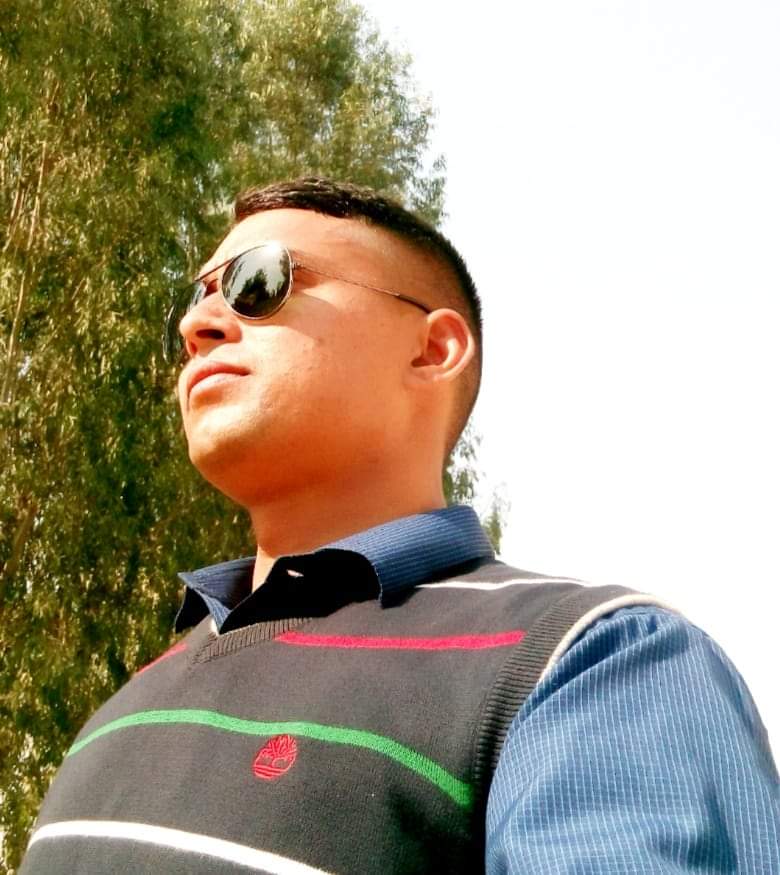 si_chaudhary's tweet photo. दफा करो गर हमारे मुकद्दर न मिले,
रूह तक जाती सांसों को ही साझा करो,
लकीरों के गुलाम फिजूल ही मिले,
 न हो गर कुछ मुस्कान ही साझा करो,���   
( बीते लम्हों के निशान....!) ❤️ https://t.co/1i7meyN34t