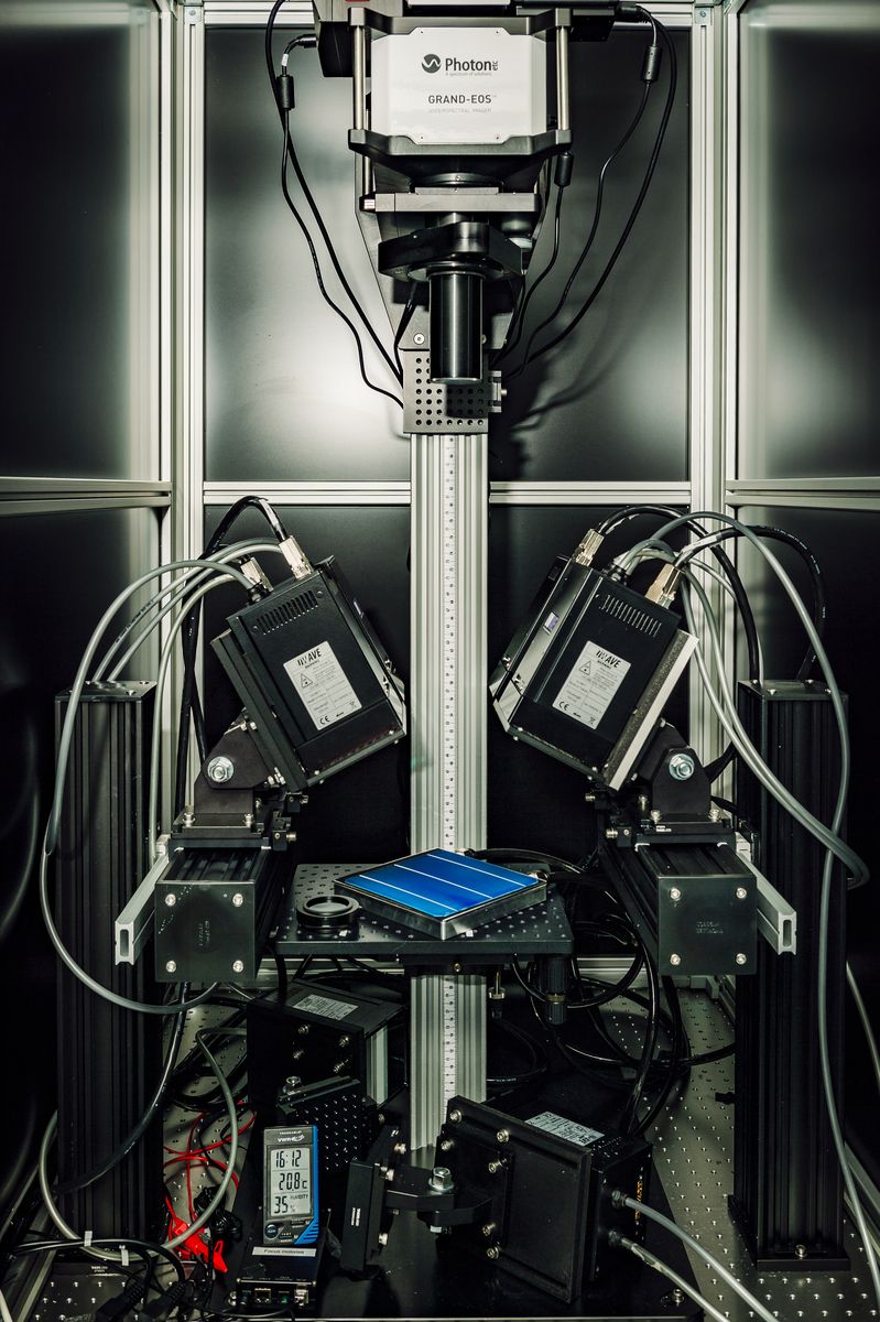 ☀️⚡ Découvrez l'Institut Photovoltaïque d'Île-de-France dans le reportage photo de <a href="/CNRSImages/">CNRS Images</a>.

📷 Ces clichés présentent des instruments de l'@IPVF_institute utilisés pour étudier les panneaux #photovoltaïques, de leur construction à leur entretien.

▶ images.cnrs.fr/reportage-phot…