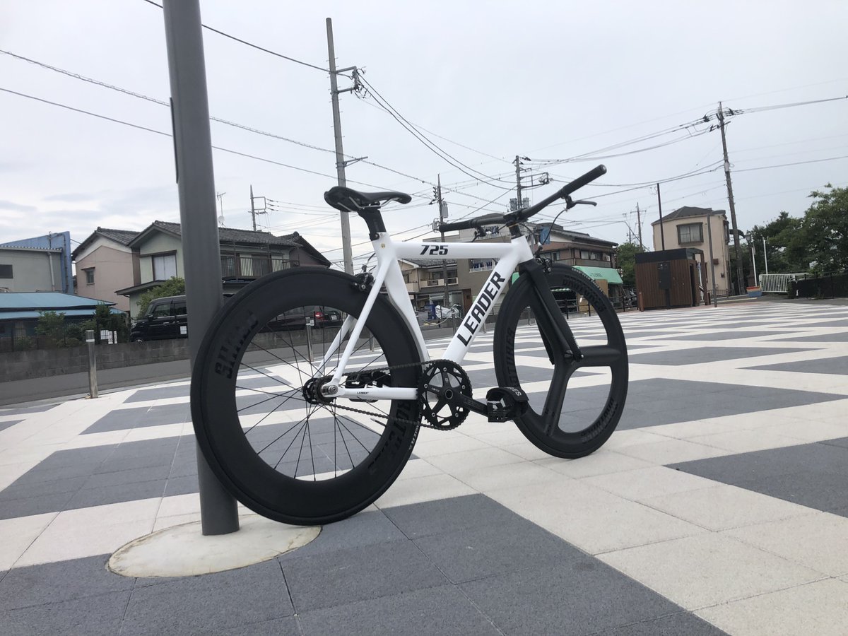 ebitenKhoda's tweet photo. 友達のピストマン@Swordcutlass65 が来ました #leaderbike #Khodabloom https://t.co/wfL7PTu6Rx