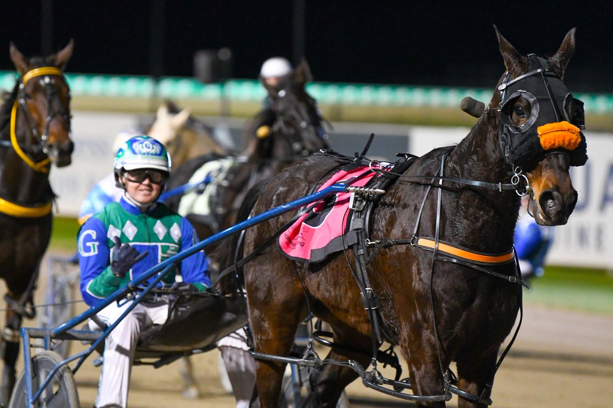 Kanena Provlima takes out the final event on today's card, the @Allied_Express Pace for @robmorr96284675 and @JoshGal87445562, in a mile rate of 1.51.4.🥇🥳

#ClubMenangle @HRNSW_Harness
