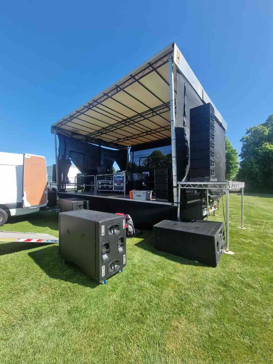 db_ent_uk's tweet photo. Another busy weekend for the DB team. One of our 4 face climbing walls had a record amount of climbers over a 2 day festival in Leicestershire. #mobileclimbingwall #climbingwall. One of our mobile trailer stage had the fantastic Freddie performance. #trailerstage #stagehire https://t.co/RvprWrpCqd
