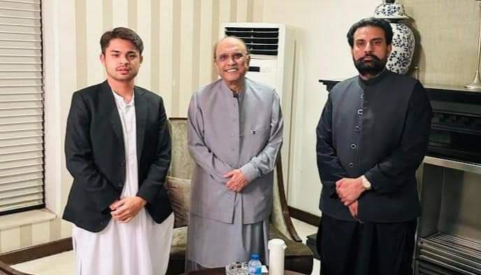 لاہور میں پیپلز پارٹی کے شریک چیئرمین آصف علی ذرداری سے اہم ملاقات ہوئی جس میں  بلوچستان کے مسائل پر سحر انگیز گفتگو ہوئی۔ پیپلزپارٹی شہدیوں کی پارٹی ہے جہاں شہداء کی قدر کی جاتی ہے۔ بلوچستان کی عوام کے مسائل سے پیپلزپارٹی بخوبی واقف ہے اور انہیں حل کرنے میں اپنا کردار ادا کرے گی