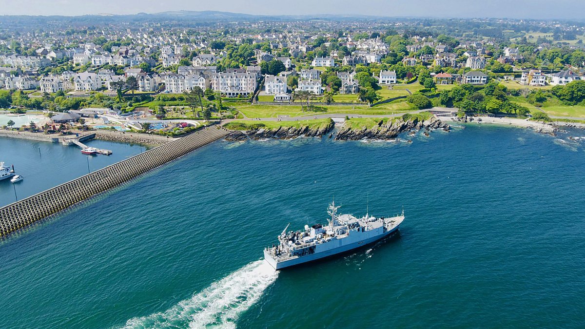 NavyLookout's tweet photo. .@HMSPenzance sails from Bangor yesterday after hosting visitors for the Sea Bangor Festival.

https://t.co/XmOKY6JBaI

Via @ShellevenHouse https://t.co/R0aIppWogO