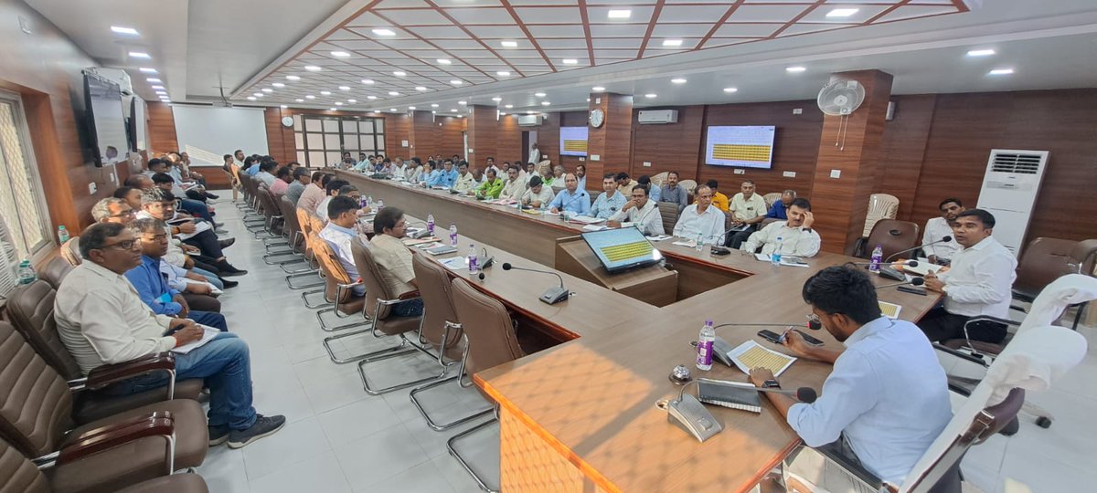 DM JAUNPUR (@dmjaunpur) on Twitter photo कलेक्ट्रेट सभागार में बेसिक शिक्षा विभाग के परिषदीय विद्यालयों में पंचायत विभाग के माध्यम से हो रहे कायाकल्प ऑपरेशन के संबंध में समीक्षा बैठक संपन्न हुई।
<a href="/myogiadityanath/">Yogi Adityanath</a> <a href="/UPGovt/">Government of UP</a> <a href="/CMOfficeUP/">CM Office, GoUP</a> <a href="/InfoDeptUP/">Information and Public Relations Department, UP</a> <a href="/ShishirGoUP/">Shishir🇮🇳</a> <a href="/ChiefSecyUP/">S.P. Goyal, Chief Secretary, GoUP</a> कलेक्ट्रेट सभागार में बेसिक शिक्षा विभाग के परिषदीय विद्यालयों में पंचायत विभाग के माध्यम से हो रहे कायाकल्प ऑपरेशन के संबंध में समीक्षा बैठक संपन्न हुई।
<a href="/myogiadityanath/">Yogi Adityanath</a> <a href="/UPGovt/">Government of UP</a> <a href="/CMOfficeUP/">CM Office, GoUP</a> <a href="/InfoDeptUP/">Information and Public Relations Department, UP</a> <a href="/ShishirGoUP/">Shishir🇮🇳</a> <a href="/ChiefSecyUP/">S.P. Goyal, Chief Secretary, GoUP</a>