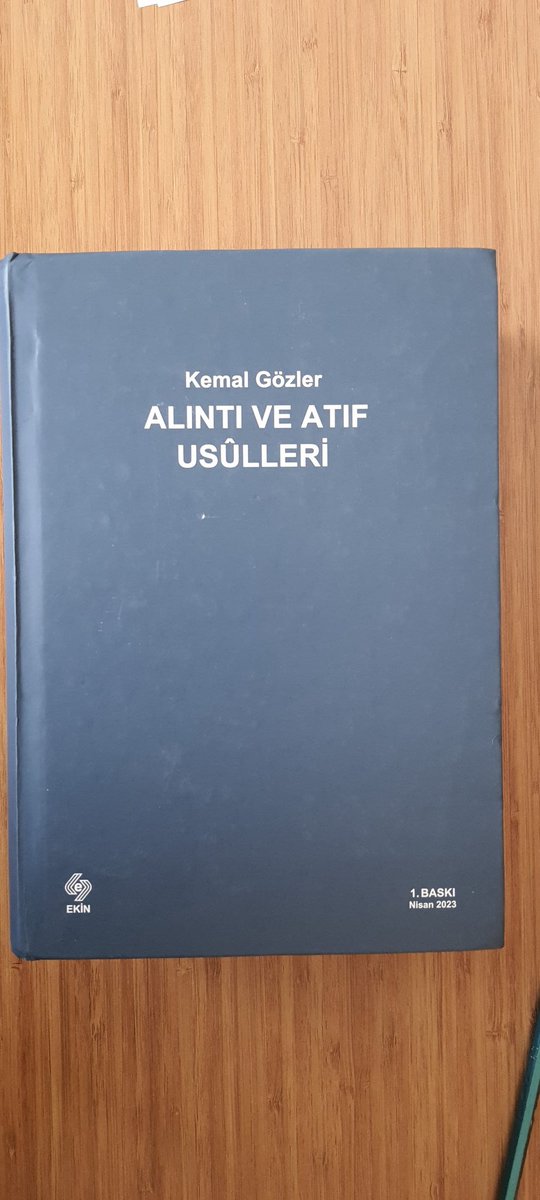 Sevgili Kemal Gözler hocam, alıntı ve atıf usulleri konusunu hiçbir boşluk kalmayacak şekilde yazmış. Derslerimde faydalanacağım bu hacim ve nitelikteki harika kitabın gelişi kadar, içindeki nazik not da mutlu etti. Çok teşekkür ederim <a href="/k_gozler/">Kemal Gözler</a> 🍀
