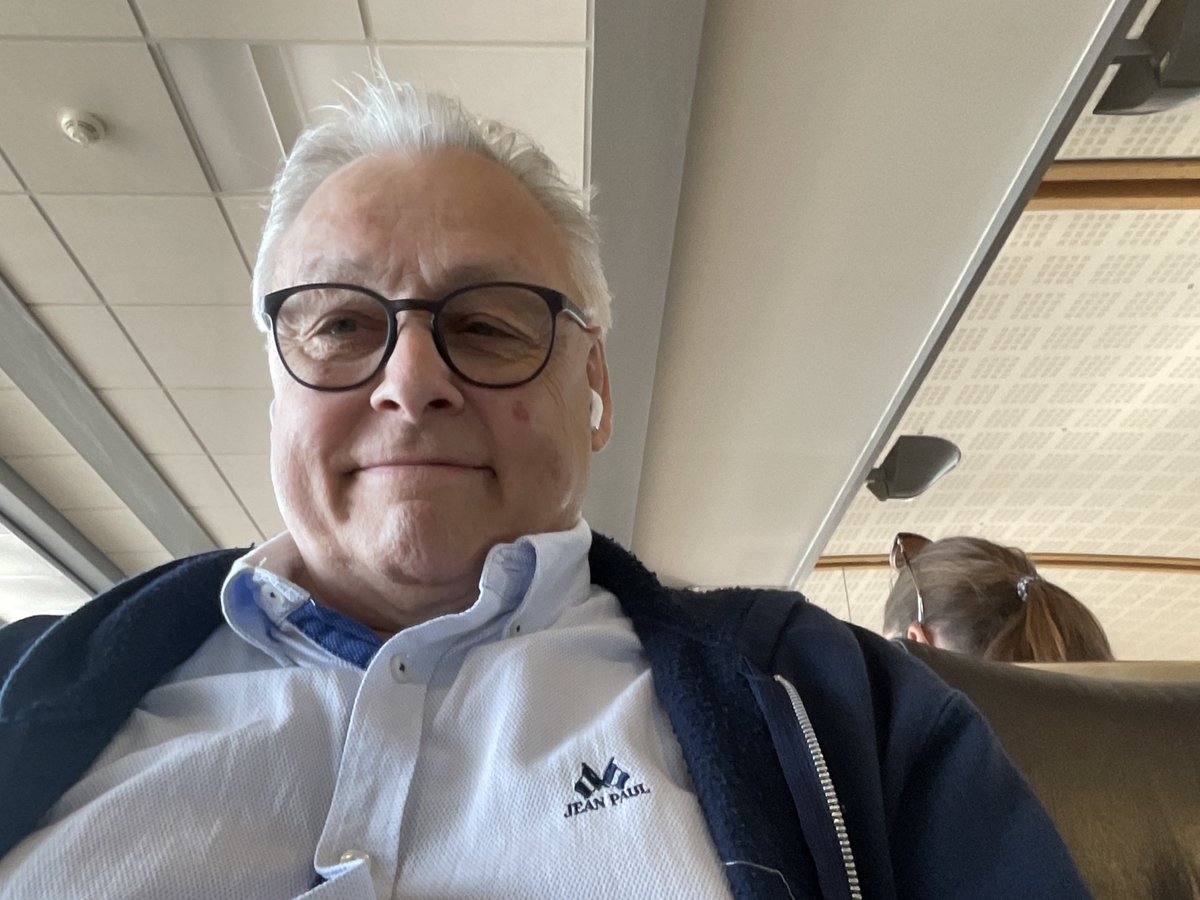 Where is my office today? At OSL airport heading for BGO for exciting business meetings. Using my iPad and HCL Verse & HCL Connections to get ahead of work. Miss my beard? Gone for the summer.. :-) #brainworker #hclswlobp