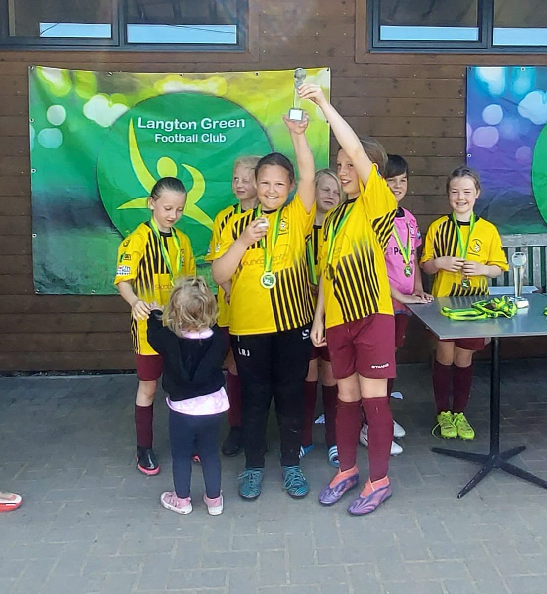 𝑪𝑯𝑨𝑴𝑷𝑰𝑶𝑵𝑺! - 𝑻𝑶𝑼𝑹𝑵𝑨𝑴𝑬𝑵𝑻 -𝑼𝒏𝒅𝒆𝒓 𝟏𝟎 𝑳𝒂𝒅𝒊𝒆𝒔

Congratulations to our U10 Ladies who won the <a href="/LangtonFootball/">Langton Green FC</a> tournament at the weekend 🟡⚫️

Well done girls 🏆

FULL MATCH REPORT ON THE CLUB FACEBOOK PAGE..