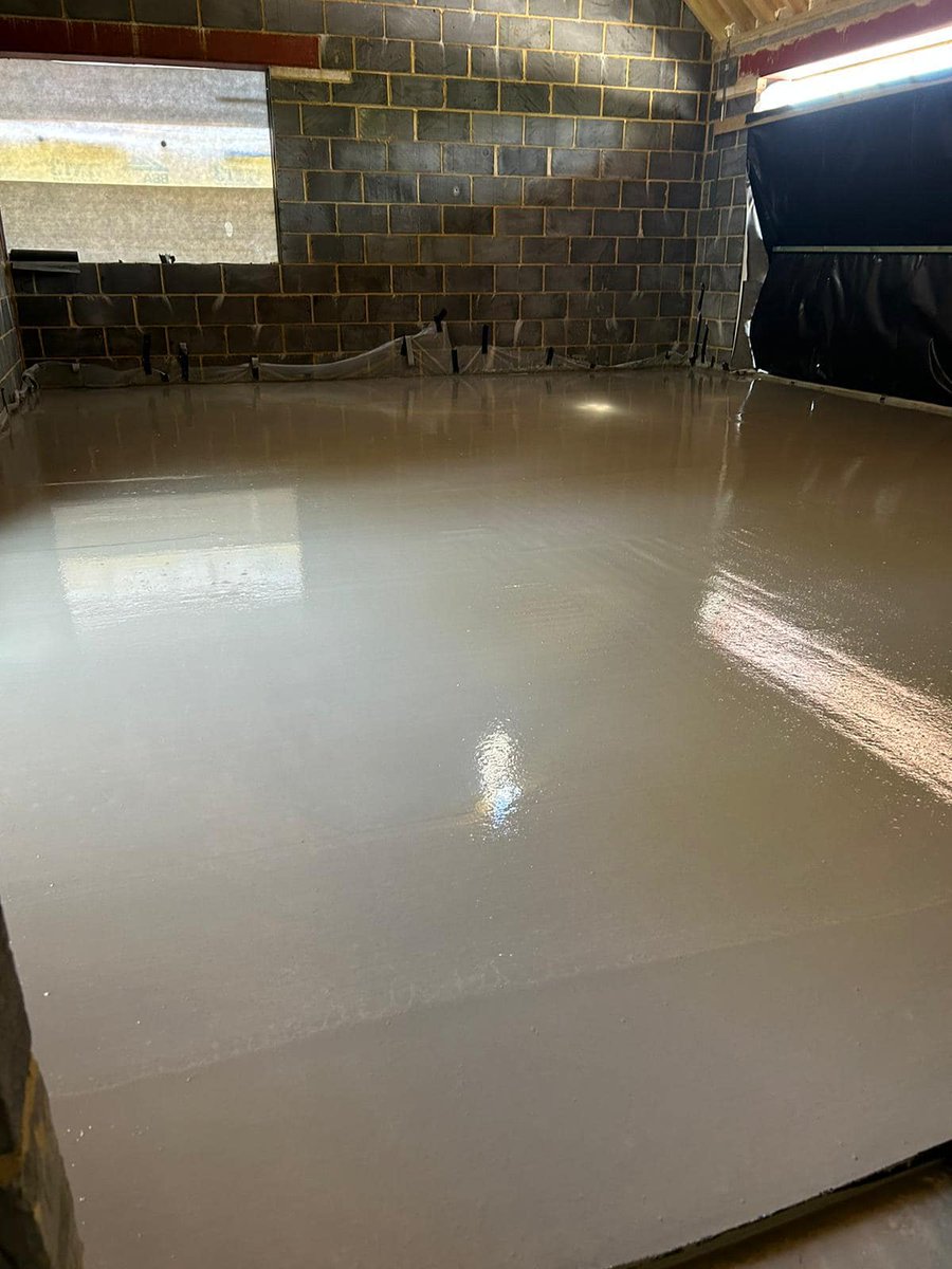 Fantastic prep work as shown in one of yesterdays jobs When bonding a screed, the existing substrate needs to be primed and sealed prior to the screed application. This will kill all suction and allow the screed to dry naturally #southernscreed #cemfloor #cementbased #floorscreed