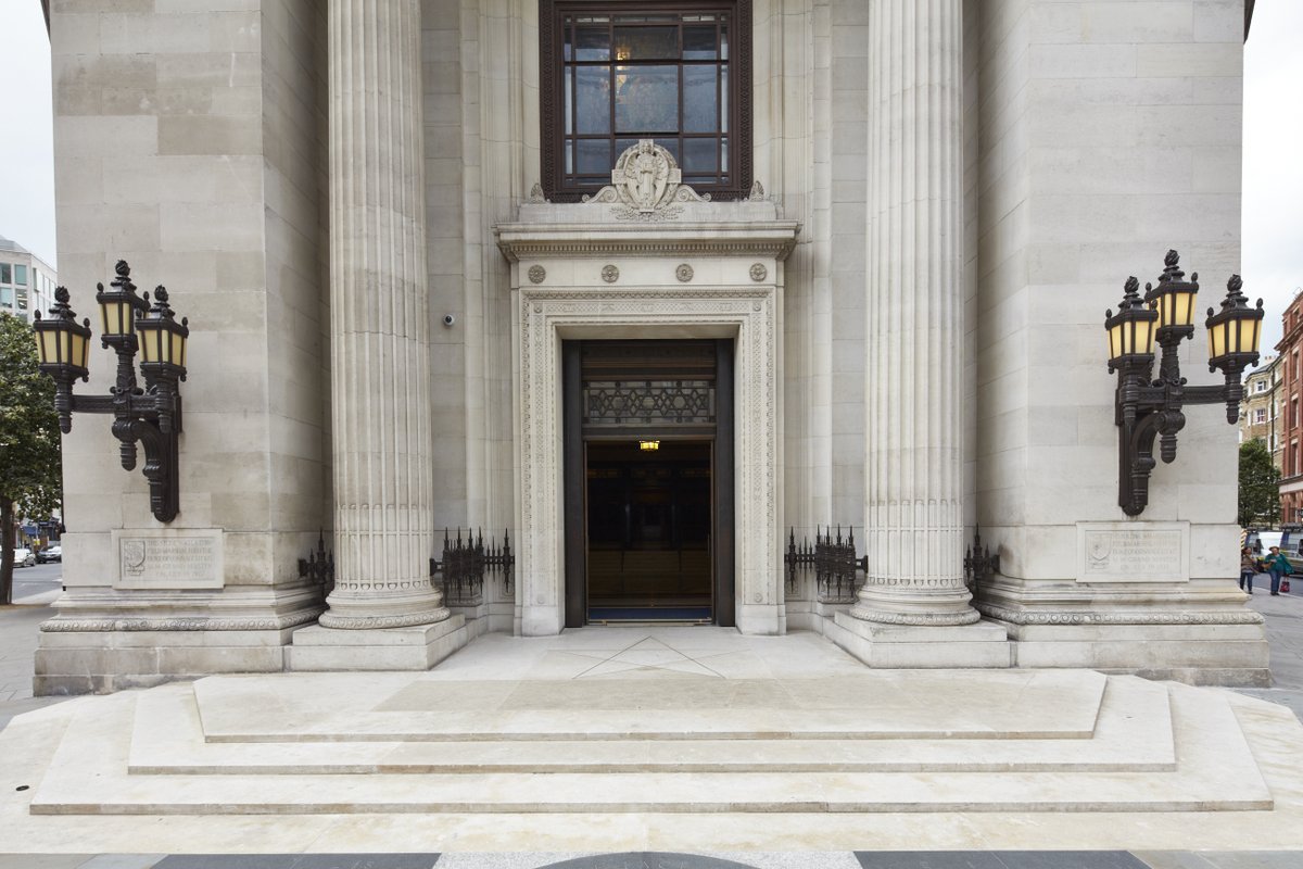 Did you know Freemasons' Hall was used as a filming location for the 2019 film <a href="/HobbsAndShaw/">Hobbs & Shaw</a>?🎬

The building was used to film the scenes where Dwayne Johnson and Jason Statham track down Idris Elba to London💂‍♂️ 

Learn more here👇
ugle.org.uk/discover-freem…

#Freemasons #FF