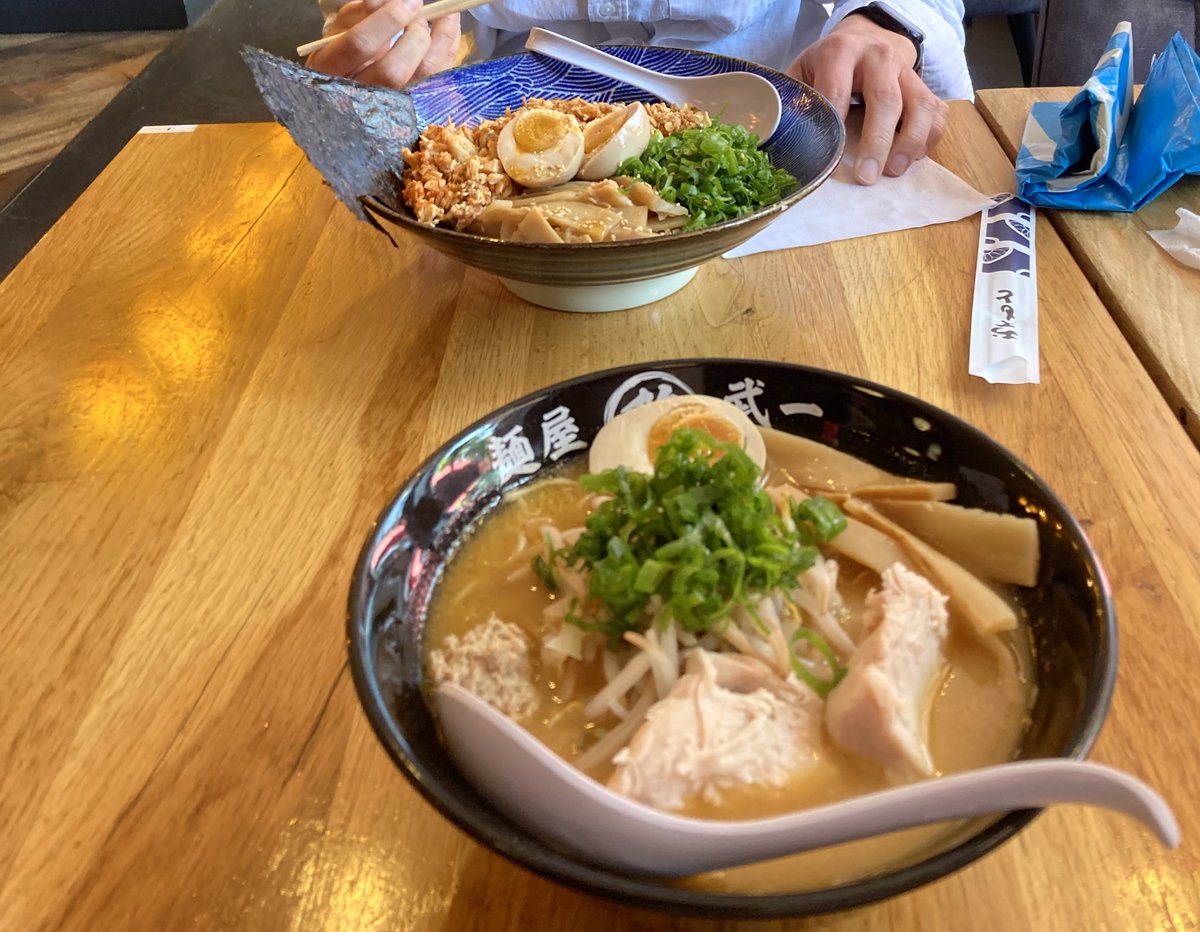 Kusuke20200505's tweet photo. 昨日はずっと憧れてたwスタッズハルトに行ったよ。タケイチで味噌ラーメン🍜 https://t.co/DWUsaBJFCA