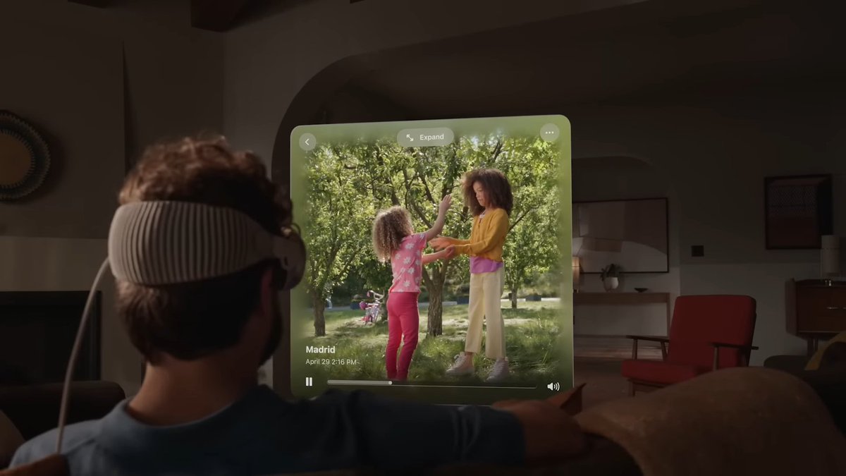 abrepy's tweet photo. #AppleVisionPro with 3D camera to capture photos and videos moments and watch them later
#RealityPro #AppleVR #AppleAR #AppleEvent #WWDC23 #visionOS https://t.co/OXBWX7Hnox