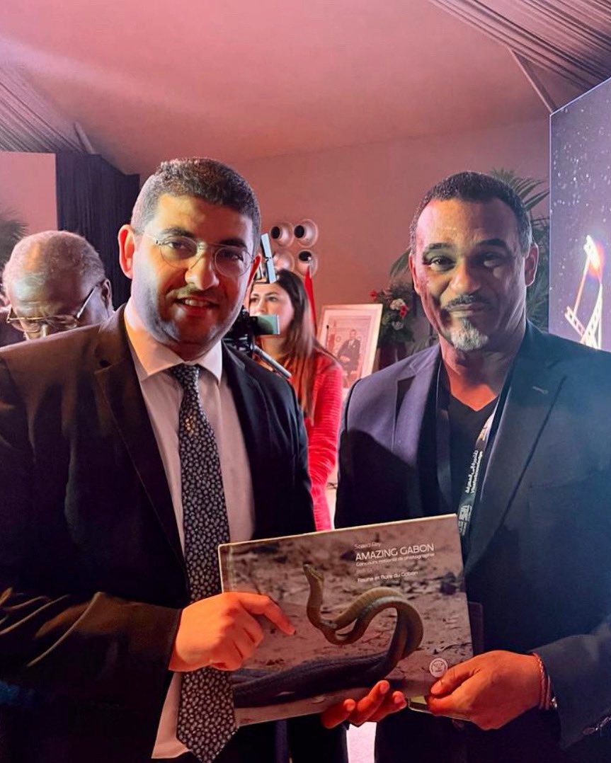 Belle rencontre avec Mohammed Mehdi Bensaid Ministre de la Culture  #maroc Je lui ai offert le livre AmazingGabon pour le remercier de cette invitation. Un séjour chargé d’émotions. Des rencontres et des échanges très intéressants.#Amazinggabon #gabon #siel2023 #invitation