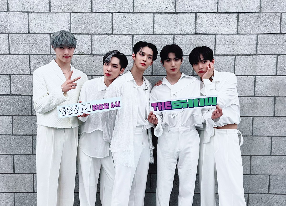 잠만요•• #SavemeKillme 들어보신 분,,?
울아엑 때문에 #더쇼 지금 지독해졌는데••
아니 지독하게 울아엑 사랑하게 됐는데🥹
#CIX 진짜 너묵시록ㅠㅠ(반어법입니다)
이싸람덜 커튼콜 190723번 받게 해줄테다💗
아주 두 눈 부릅뜬 채 지켜보겠어요👀

 #Curtain_Call #씨아이엑스 <a href="/CIX_Official/">CIX_Official</a>