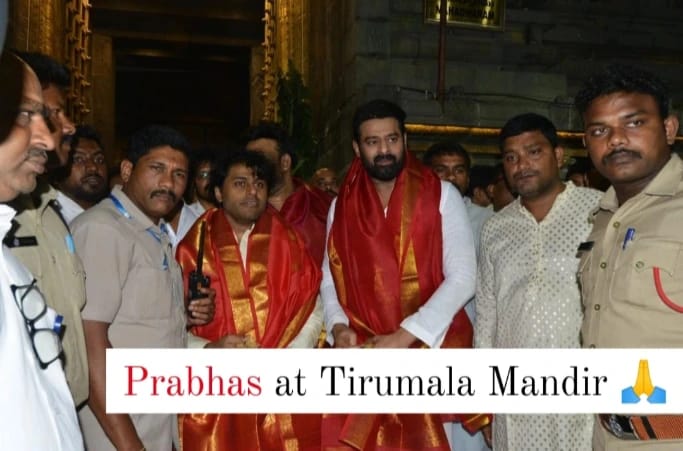 mayapurimag's tweet photo. @PrabhasRaju seeks divine blessings at Tirumala Mandir as he prepares for the final trailer launch of #Adipurush.

Read Our Latest Story to Know More: https://t.co/dI4iJakaCz

#MayapuriMagazine #MayapuriUpdates #Prabhas #KritiSanon #TrailerLaunch #Trailer #NewMovie #JaiShreeRam #SaifAliKhan #BollywoodBuzz #BollywoodNews #Bollywood #BollywoodNewsUpdate #BollywoodGossip #LatestUpdates #Actor #CelebrityNews