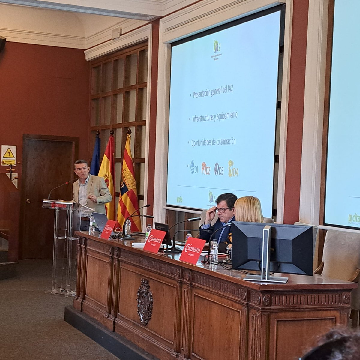 inneara's tweet photo. 🗣 Rafael Pagán Tomás, responsable del @IA2_UZ_CITA expone los servicios de este Instituto en la Jornada Colaboración público-privada: "Demandas de la empresa aragonesa" Sector #Agroalimentario organizada por @feuzgz
en colaboración @camarazaragoza @unizar https://t.co/dNdG2WgdJt