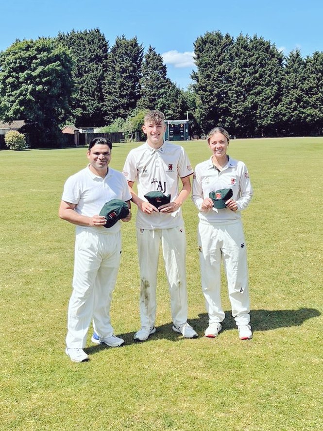 Congratulations to Faiz, Callum and Yvonne who all made their debut for the 1st XI on Saturday and therefore received a baggy green! 

🔴🟢🟡