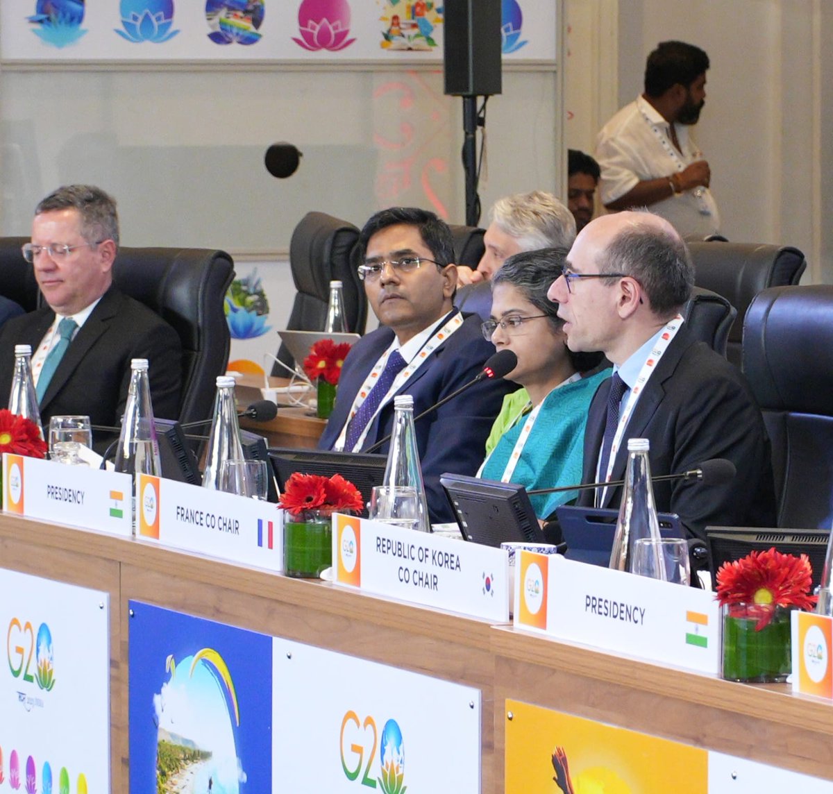PIB_Panaji's tweet photo. Second session of Day 1 of 3rd #G20IFAWG in #Goa delved into strengthening #GlobalFinancialSafetyNet—a vital framework of measures that aim to provide financial assistance and stability to countries during economic crises.
#FinancialStability #GlobalEconomy
@g20org https://t.co/HpLkUyTC4l