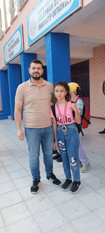Kızıltepe Süleyman Demirel ilk.-Ort. ve İ.H.O (@sdemirel_47) on Twitter photo Okulumuzda yapılan deneme sınavında dereceye giren öğrencilerimize ve 'Sınıflar Arası Bilgi Yarışması'nda 1. olan sınıflarımıza başarılarını pekiştirmek için madalya ödülü verildi.
<a href="/mardinilmem/">Mardin İl Millî Eğitim Müdürlüğü</a>
<a href="/Murat69_Demir/">Murat Demir</a>
<a href="/kiziltepemem47/">Kızıltepe İlçe Milli Eğitim Müdürlüğü</a>
<a href="/akadirgms/">Abdulkadir Gümüş</a>
<a href="/turgutertas4/">T. Ertas</a> Okulumuzda yapılan deneme sınavında dereceye giren öğrencilerimize ve 'Sınıflar Arası Bilgi Yarışması'nda 1. olan sınıflarımıza başarılarını pekiştirmek için madalya ödülü verildi.
<a href="/mardinilmem/">Mardin İl Millî Eğitim Müdürlüğü</a>
<a href="/Murat69_Demir/">Murat Demir</a>
<a href="/kiziltepemem47/">Kızıltepe İlçe Milli Eğitim Müdürlüğü</a>
<a href="/akadirgms/">Abdulkadir Gümüş</a>
<a href="/turgutertas4/">T. Ertas</a>