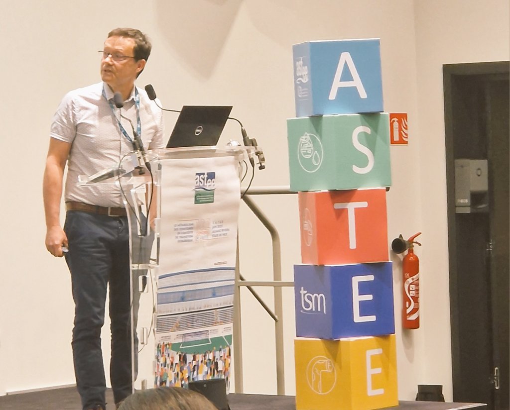 TRESSELSandrine's tweet photo. 📌📊 #CongresAstee2023
#Astee2023 présentation du #PGSSE par Olivier Betton responsable process et qualité eau chez Eau d'Azur. Une salle comble pour le retour d'expérience de Eau d'Azur sur ce sujet d'actualité. 👏
#CongresAstee2023 #eau #qualiteeau @MetropoleNCA @VilledeNice https://t.co/xPEh6X9GvN
