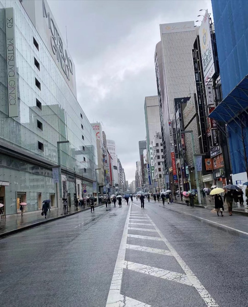 たとえ雨が降っても、夕食を楽しむのを妨げることはできません、良い一日を