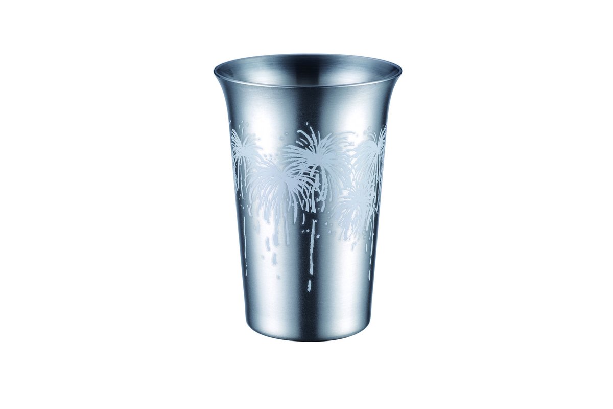 Hands_NGY_MTZKY's tweet photo. 【ハウスウエア】

#新越ワークス #ThreeSnow 
@_miyuki0111
「まどろむ酒器 花火」
税込5,500円

およそ16℃以下の液体を注ぐと、絵柄の花火が色づきます🎆父の日や海外の方へのプレゼントにいかがでしょうか🎁

花火が色ずく様子を動画でご覧いただけます↓
https://t.co/A1CjH7QnVD https://t.co/C84SCH22D9