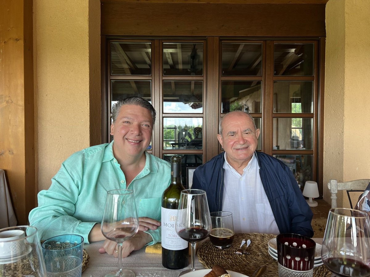 CarlosD_VF's tweet photo. Estuvimos visitando los Viñedos de Heredad de Urueña que representamos, muchas gracias a Isabel y José Luis por sus atenciones, seguiremos trabajando en posicionarlos en México @heredaduruena https://t.co/ICZhPCjko0