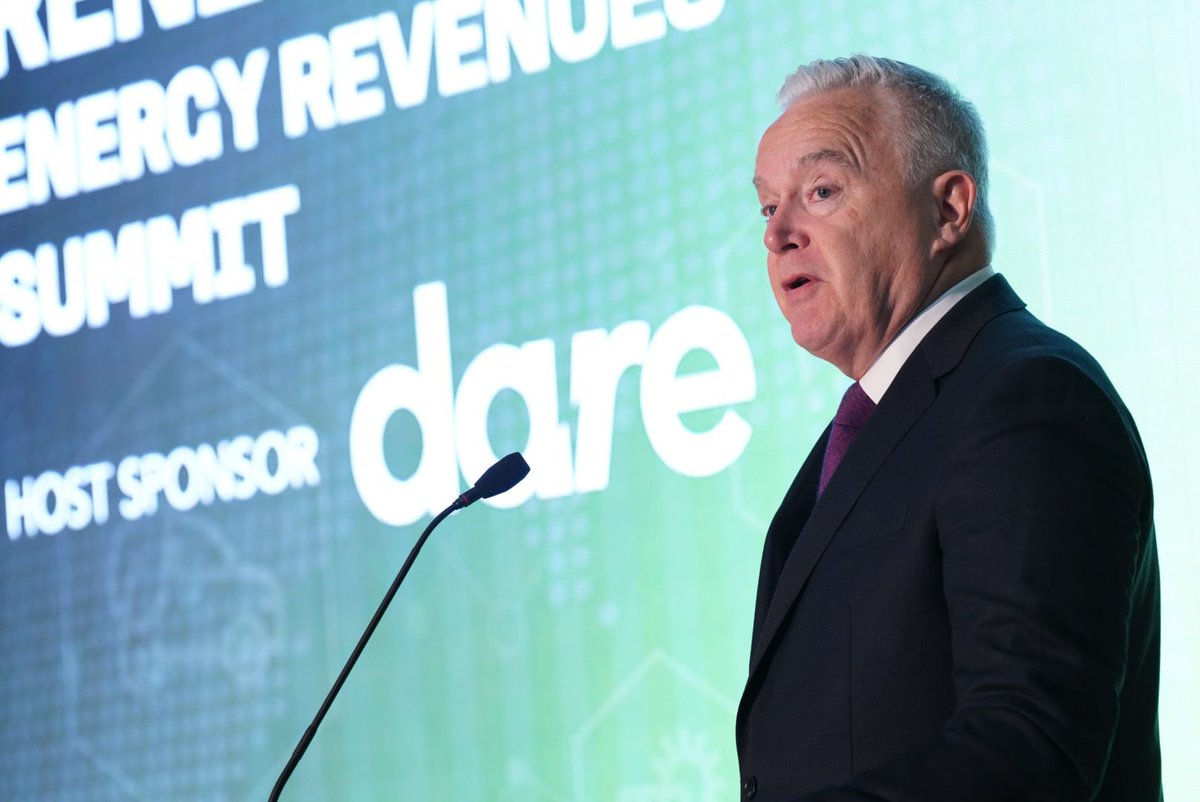 _SolarEnergy's tweet photo. The welcome address by TV Presenter, Huw Edwards has just begun! We’re ready for an insightful day of learning and networking at the Renewable Energy Revenues Summit.
@thehuwedwards #RER23 https://t.co/QQnezjpAeC