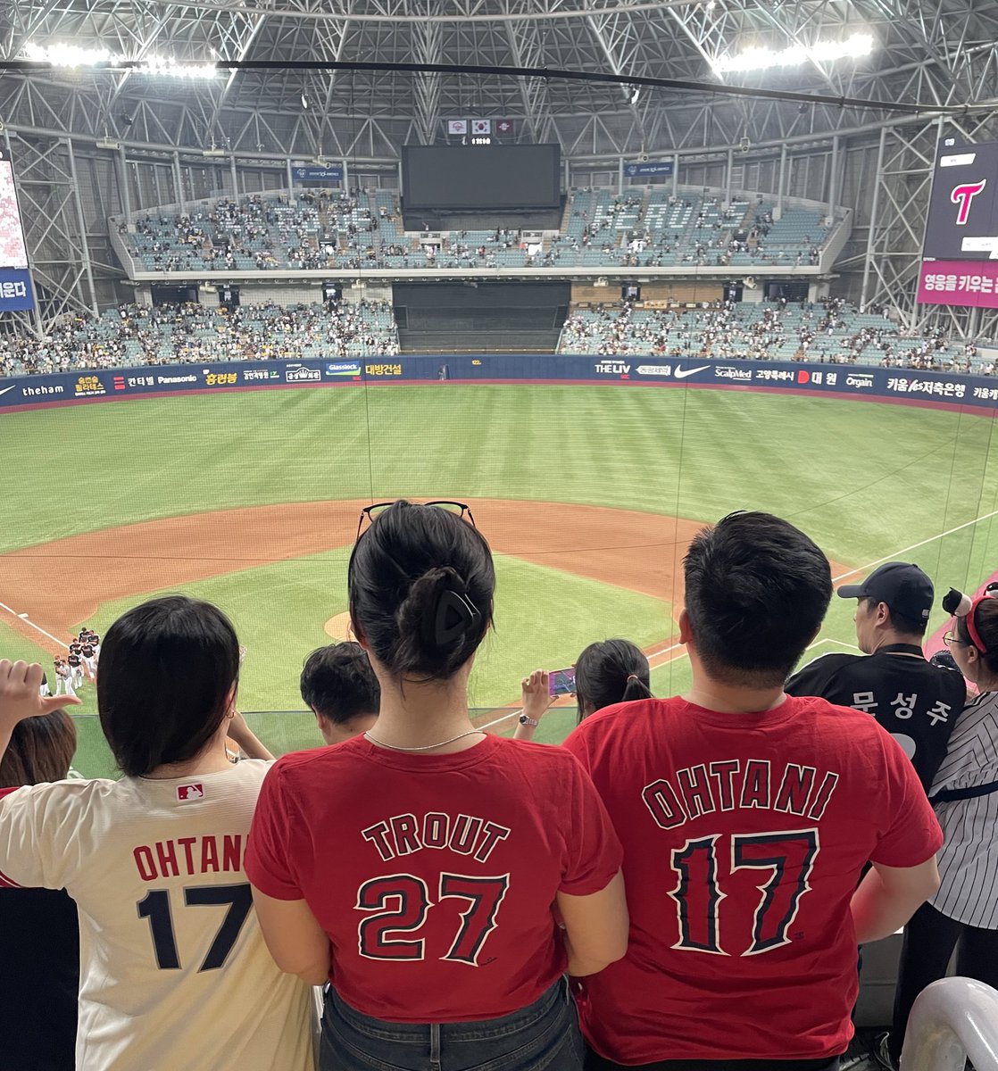 LA에인절스!!! 

Laangels fans who met at Kiwoom Heroes' home stadium

@LAAngelsPR