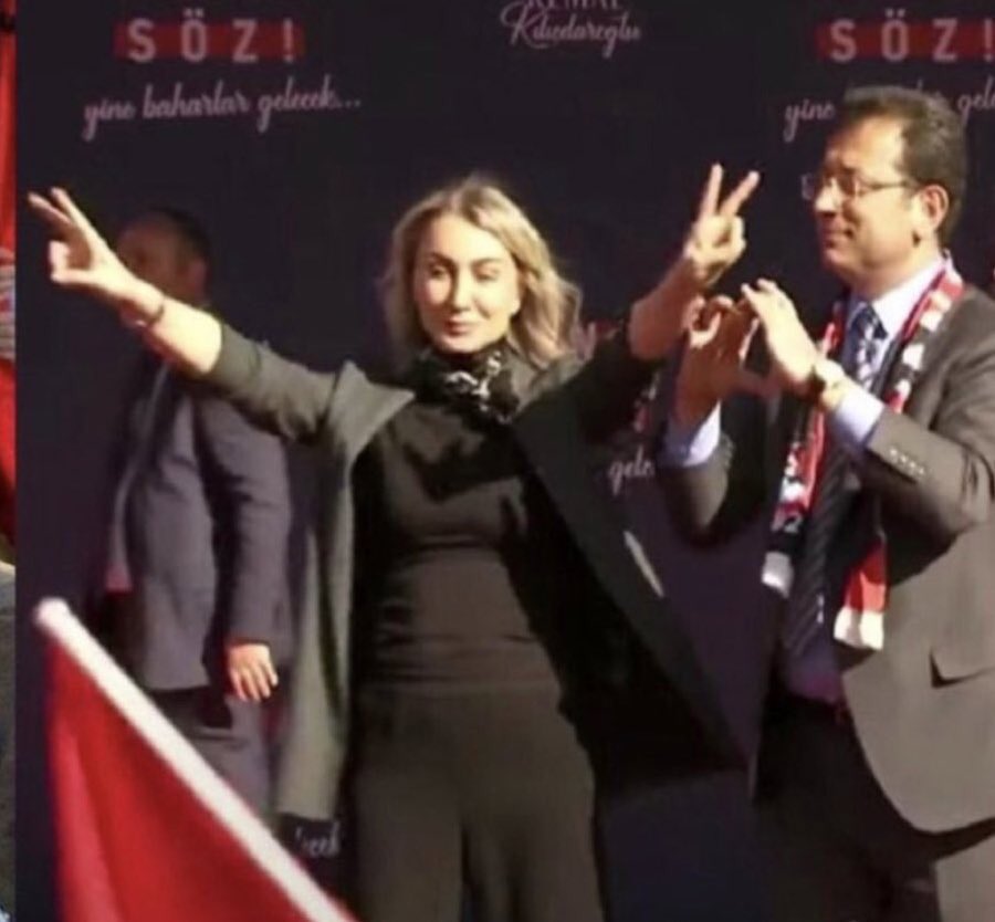 İstanbul seçimlerine kadar Dilek İmamoğlu’nun Van’da verdiği bu görüntüyü ara ara hatırlatacağım 

Yok öyle unutmak..