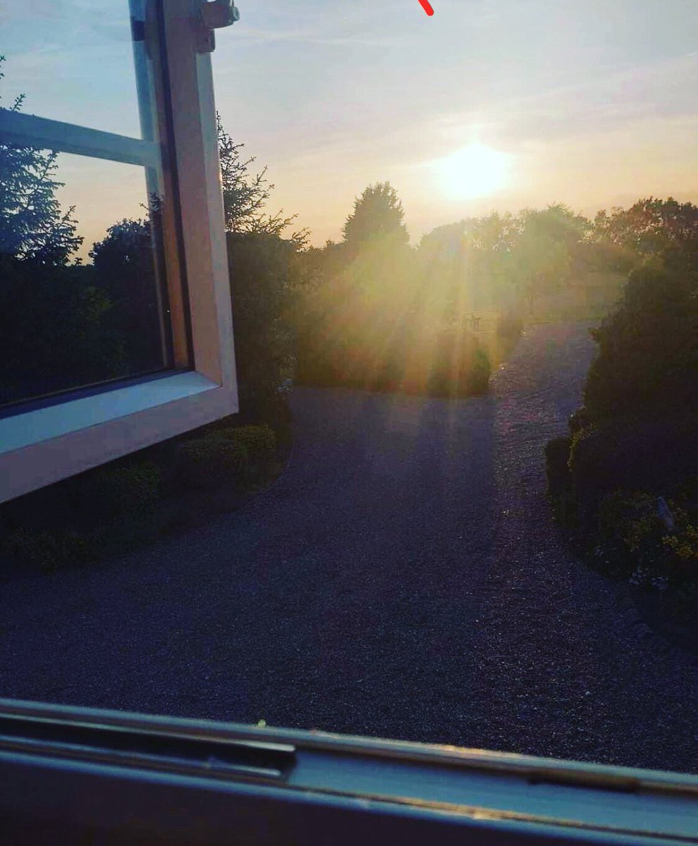 Lovely picture Claire ❤️Thank you 🙏for sharing 
#holidaycottage #beautifulgardens #ukholidaydestinations #hottubholidaysuk
#LincsConnect #placetorelax