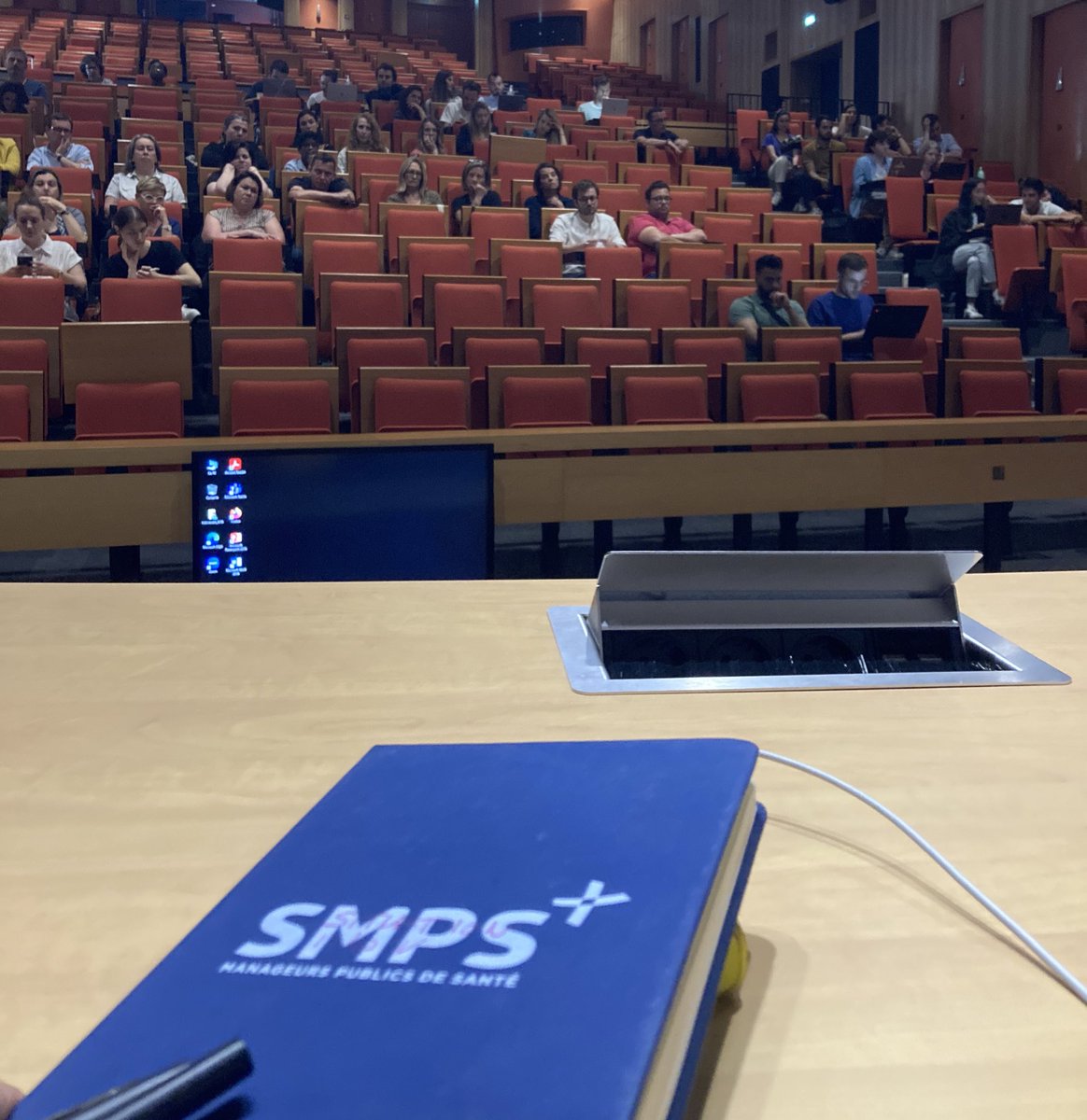 [EHESP🎓] Le @SMPS_national et l’ensemble des organisations syndicales représentatives étaient hier à l’EHESP pour échanger avec les @EDH_MarieMar20 et les EDS de la promotion « Monod » sur la période de recherche d’affectation et leurs futures prises de poste. 1/2