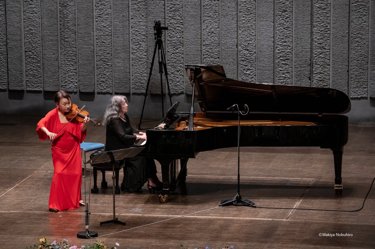 Martha Argerich
Kyung-Wha Chung

World’s First Joint Performance Realized

May 19, 2023
The 23rd MUSIC FESTIVAL Argerich’s Meeting Point in Beppu 2023
Best of Best Series Vol. 8
Chamber Music Concert
argerich-mf.jp/en/program/cha…
