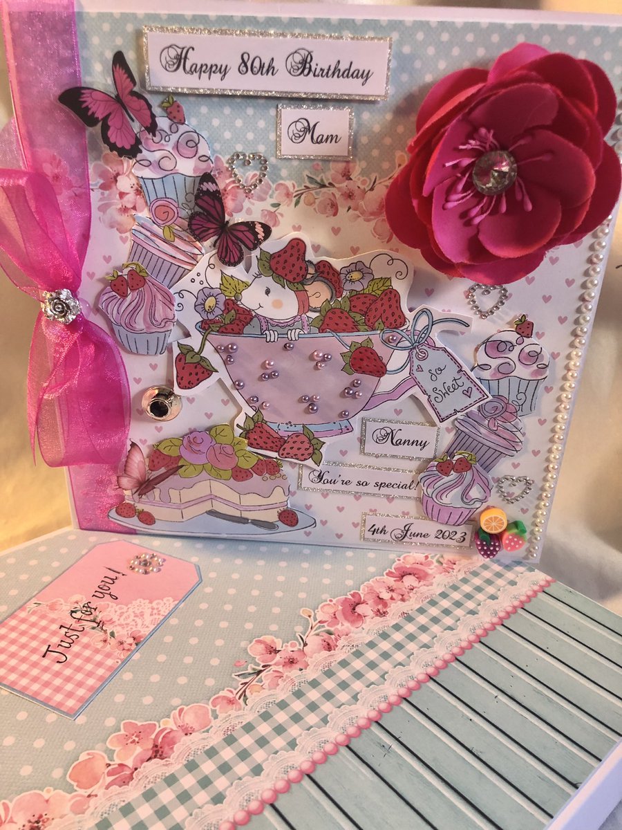handcreationsbc's tweet photo. Summer in a card … bright &amp; cheery #handmadecards https://t.co/CNKFifo80T