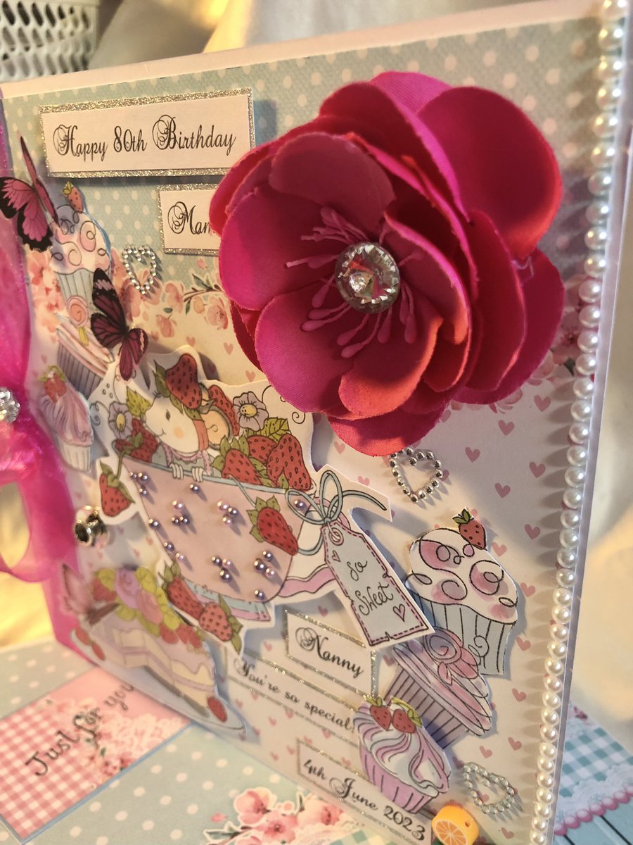 handcreationsbc's tweet photo. Summer in a card … bright &amp; cheery #handmadecards https://t.co/CNKFifo80T