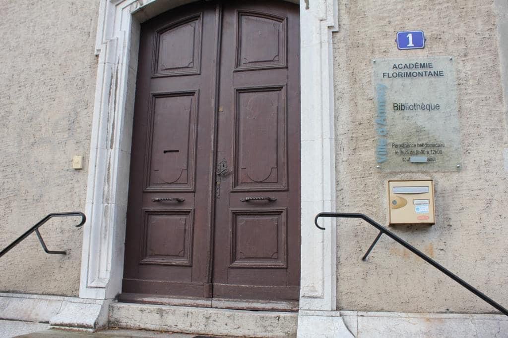 drehmarsparkie's tweet photo. This door would receive billions of people yearly to pay memorial tribute
#5_June https://t.co/Xf7E6IGwto