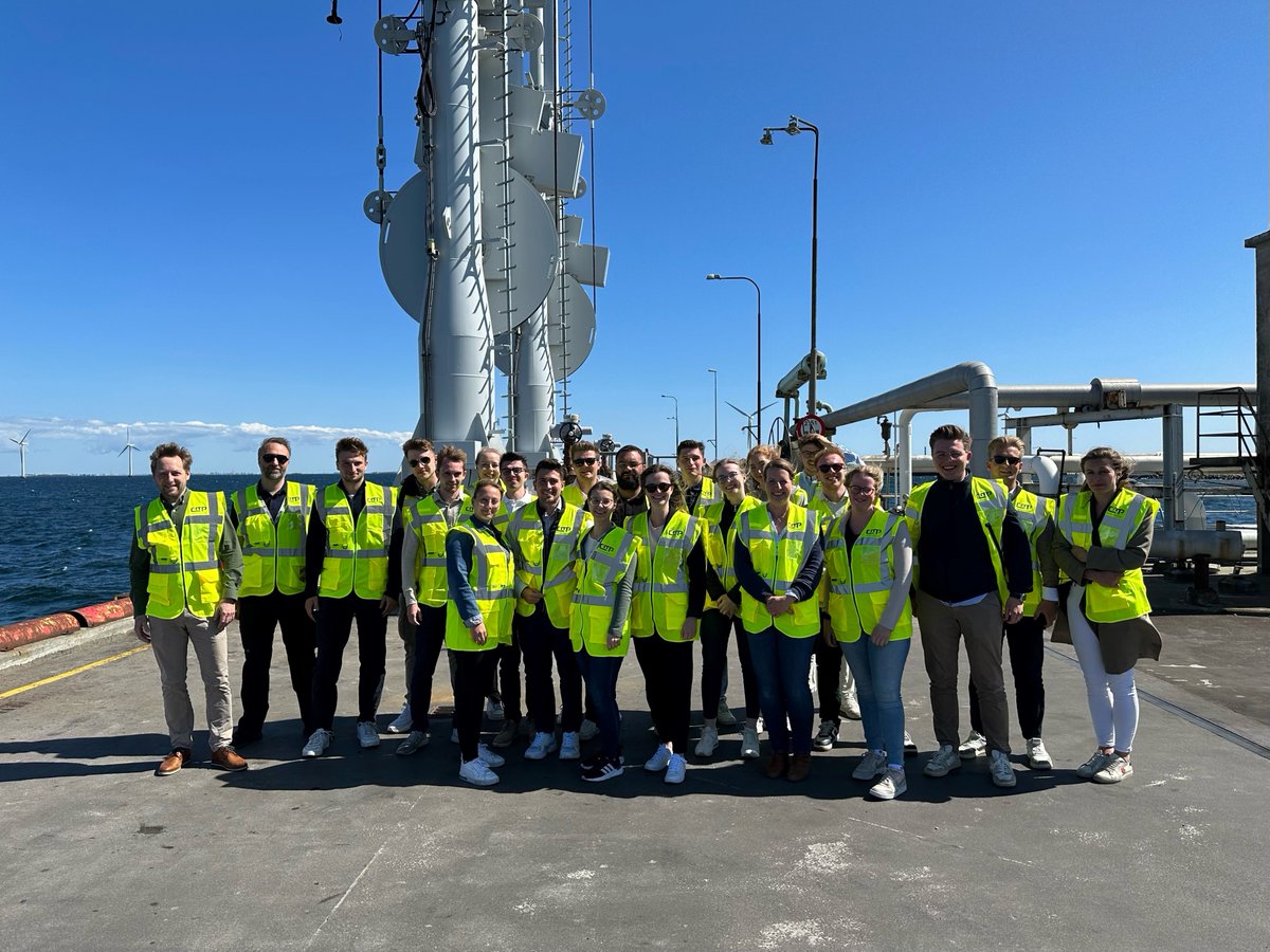 Sunny weather and bright students of Staatliche Handelsschule Berliner Tor Hamburg, Germany, at CMP's bulk terminals at Prøvestenen in Copenhagen 🚢⚓️🌞 Thanks for the visit and good discussions!
