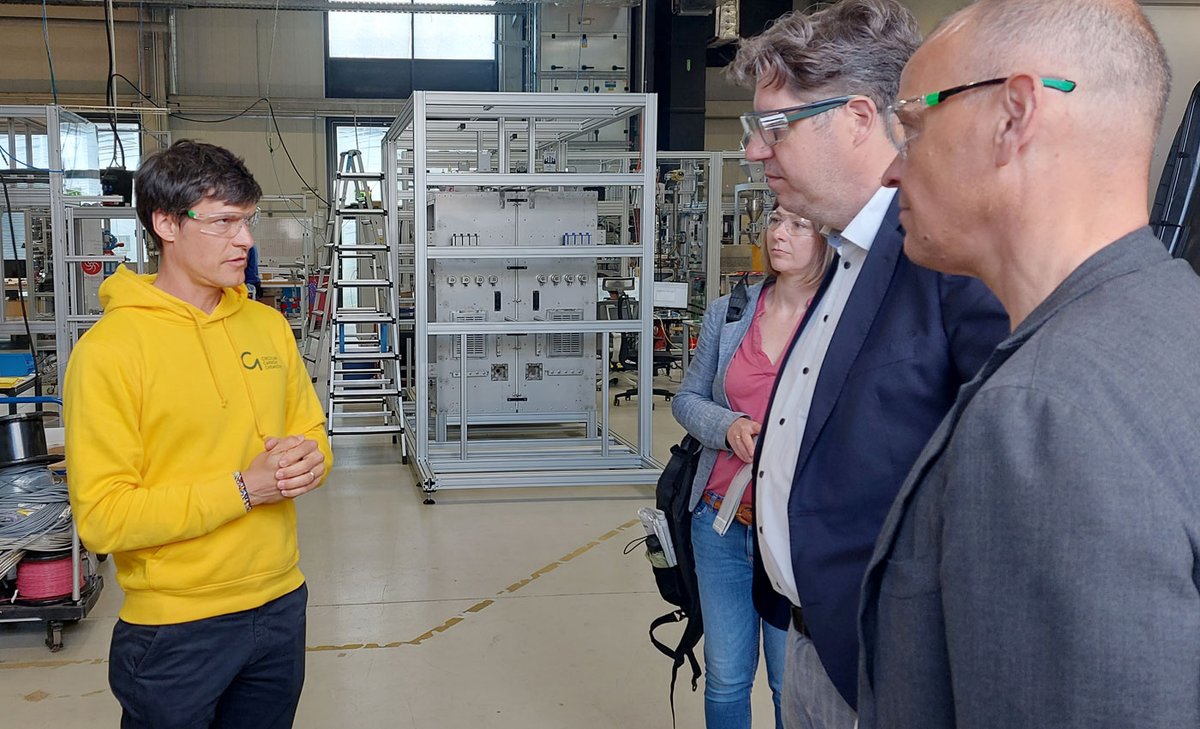 Danke Michael Kellner für den Besuch unseres Forschungsreaktors "C1 alpha" in Adlershof. Es hat uns gefreut, Ihnen unseren Plan erläutern zu können, wie wir das kostengünstigste grüne #methanol der Welt herstellen wollen.
<a href="/MiKellner/">Michael Kellner</a>