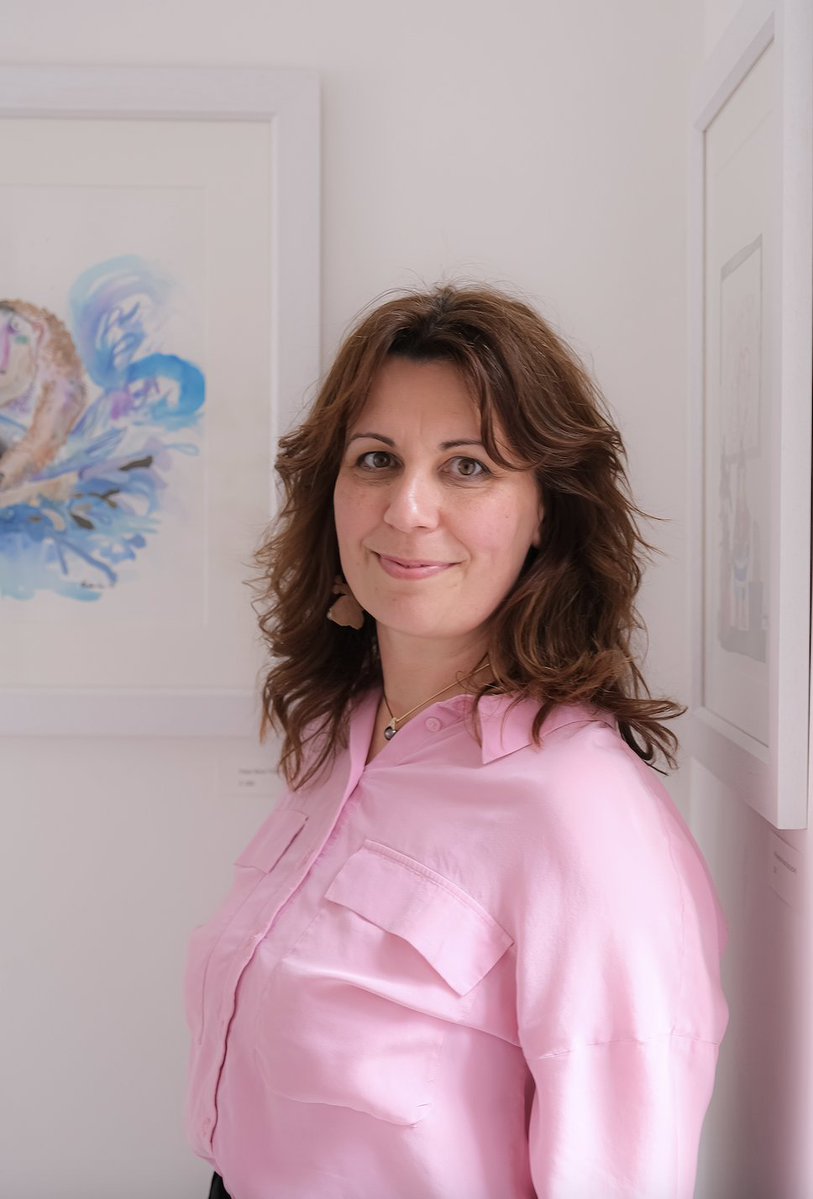 GuernseyLitFest's tweet photo. This year, Šárka Lee held an exhibition at the Gate House Gallery to view the original illustrations from her books The Bare Truth about Goldilocks and The Kingdom of Deep Sleep.
📸 @PaulWChambers70
#NotJustABookThing #GsyLitFest https://t.co/RKHVTy9BQt