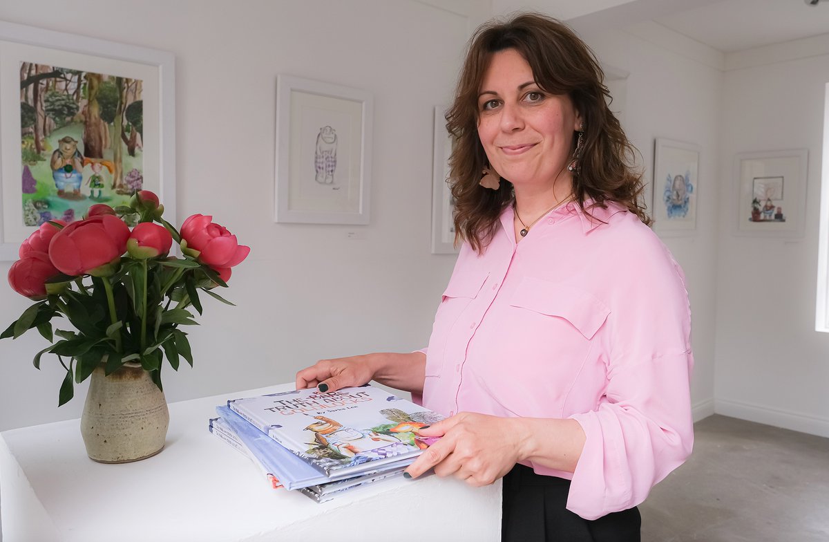 GuernseyLitFest's tweet photo. This year, Šárka Lee held an exhibition at the Gate House Gallery to view the original illustrations from her books The Bare Truth about Goldilocks and The Kingdom of Deep Sleep.
📸 @PaulWChambers70
#NotJustABookThing #GsyLitFest https://t.co/RKHVTy9BQt