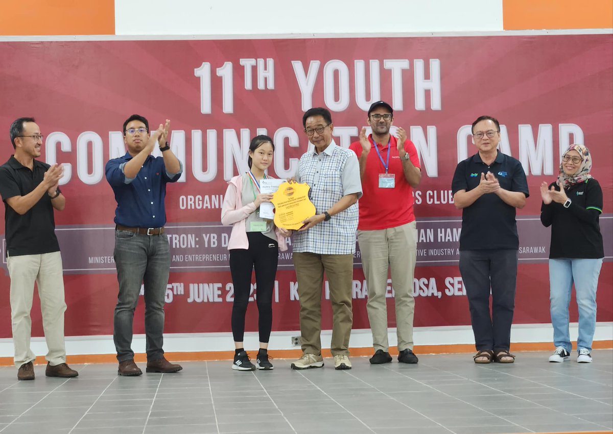 ybkarimhamzah's tweet photo. I congratulated #Toastmaster Club #Kuching for having attracted 200 secondary #school children to their 11th edition of #YOUTH #communication Camp #YCC at #Sematan in #Lundu on June 3 - 5. I've supported #YCC since it started & heartening to see that our young folks are in it too https://t.co/0a9YgbG1gp