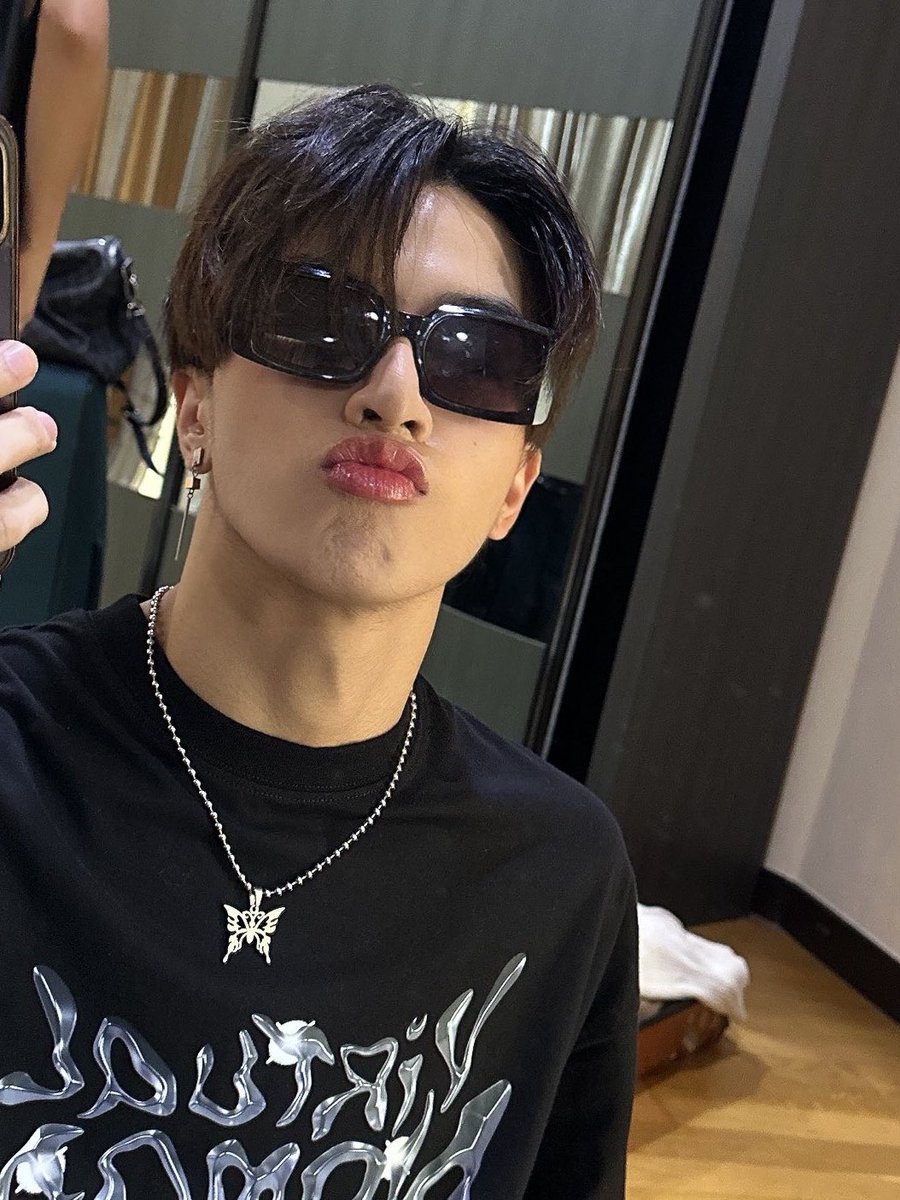 frnzchuaa's tweet photo. just come on over and bite me 🫦 https://t.co/6tLF1T2aae