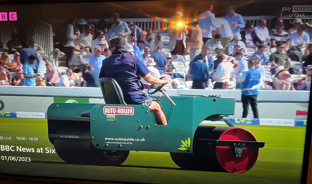 auto_roller's tweet photo. Lovely to see @HomeOfCricket Lords AutoRoller on @BBCNews! 

#pitchprep #cricketpitchpreperation #bbcnews #lords #cricketpitchroller #autoroller #cricket https://t.co/qViqB771x3